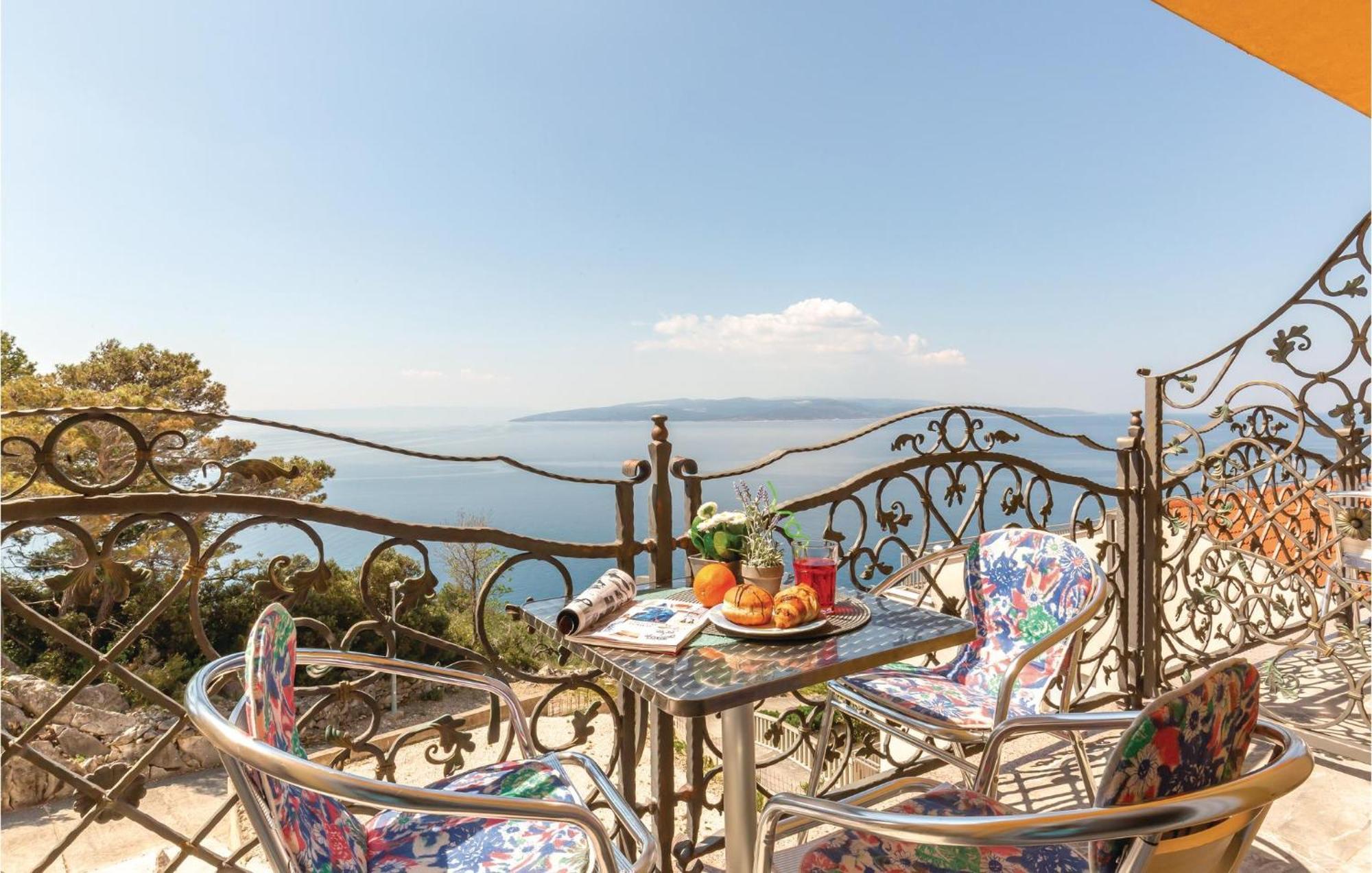 Nice Apartment In Krvavica With House Sea View エクステリア 写真